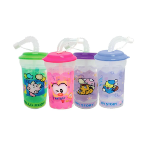 COPO PLÁSTICO COM CANUDO 410ML INFANTIL em Monte Verde MG