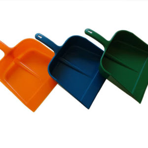 PÁ PARA LIXO PLÁSTICA CABO CURTO em Monte Verde MG