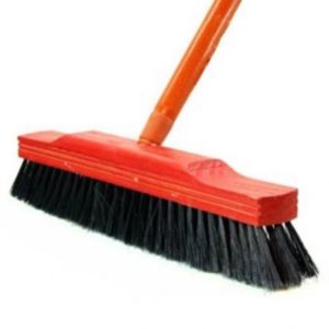 VASSOURA DE PELO SINTÉTICO 40 CM em Monte Verde MG